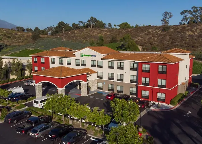 Holiday Inn Express & Suites - Lake Forest, An Ihg Hotel