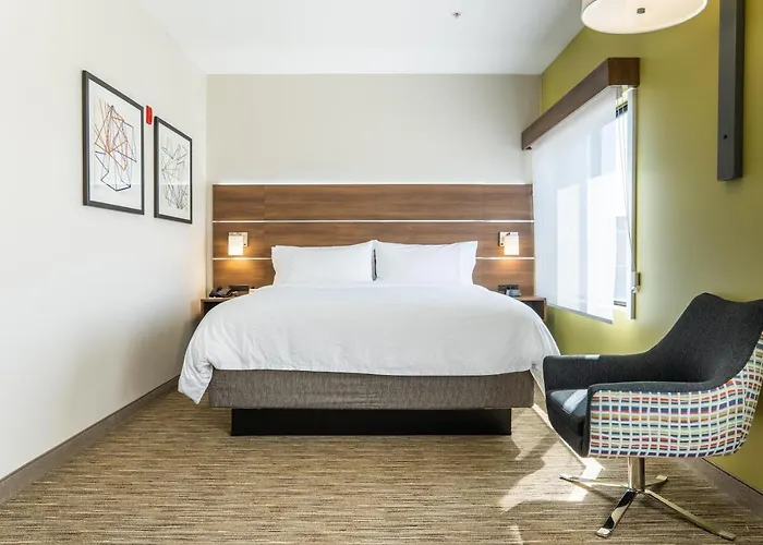 Holiday Inn Express & Suites - Lake Forest, An Ihg Hotel