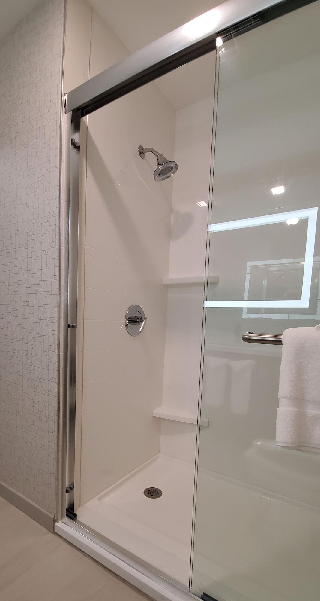 Hotel Express & - Forest, An Ihg