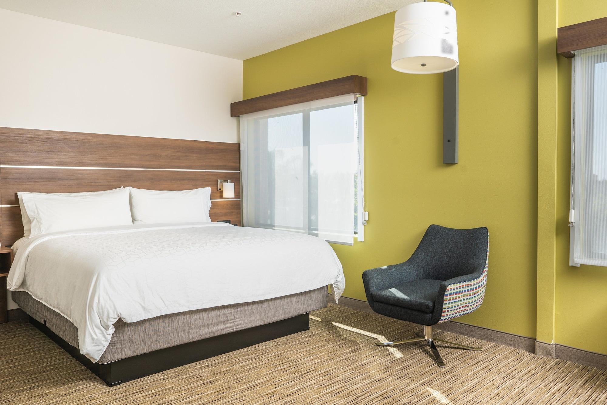 Express & - Forest, An Ihg Hotel
