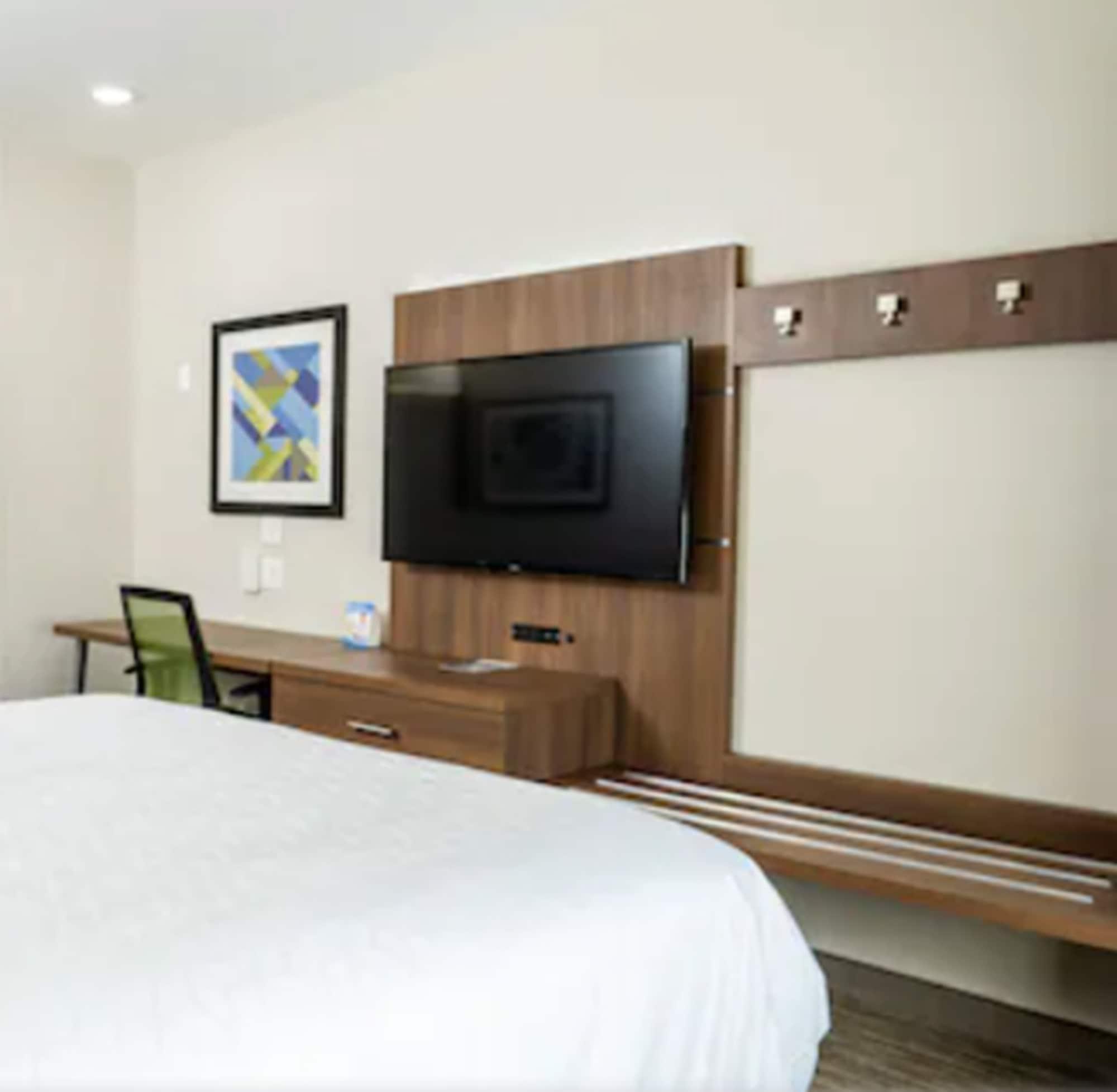 Hotel Express & - Forest, An Ihg