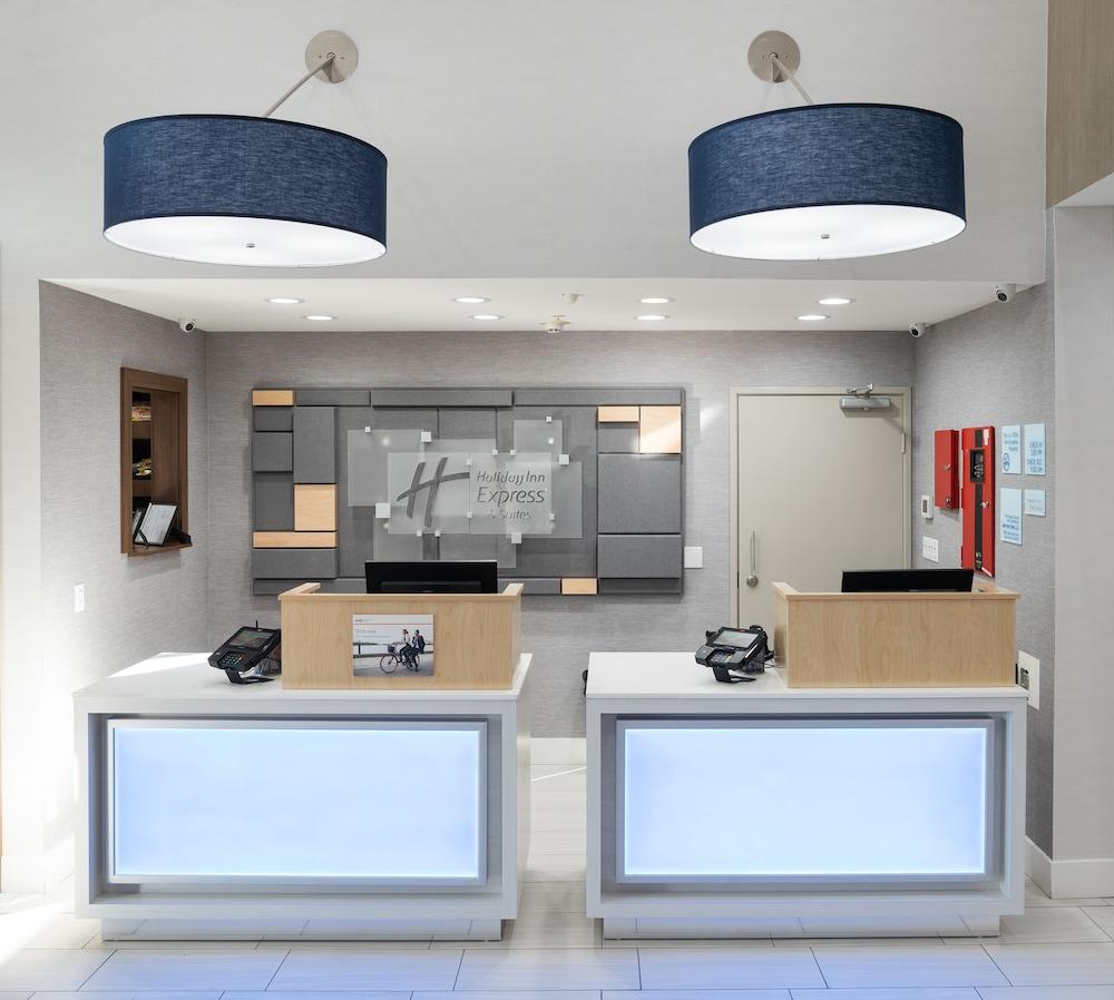 Express & - Forest, An Ihg 3* Lake Forest