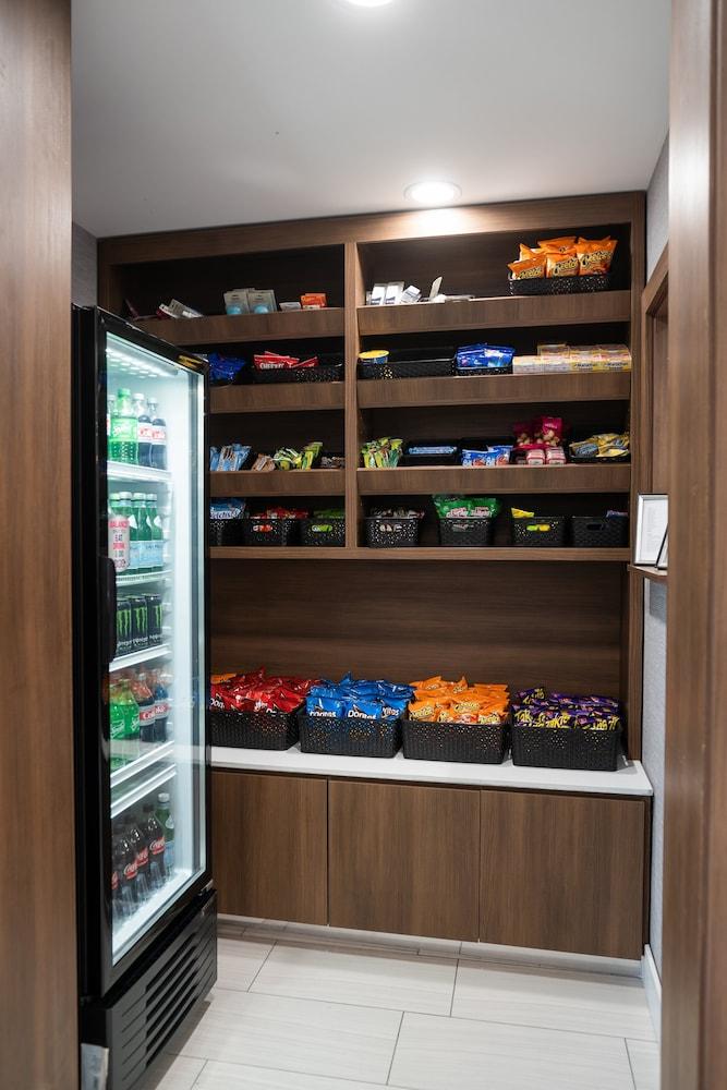 Express & - Forest, An Ihg Lake Forest