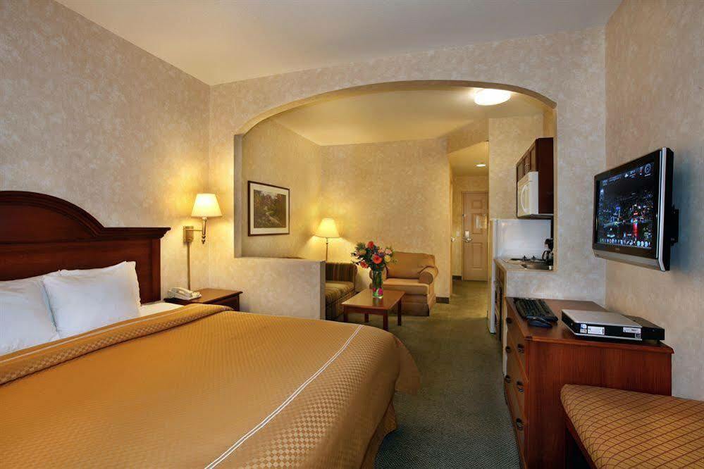 Express & - Forest, An Ihg Hotel 3*