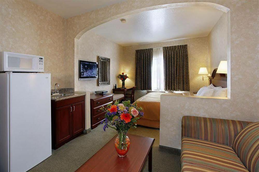 Express & - Forest, An Ihg Lake Forest