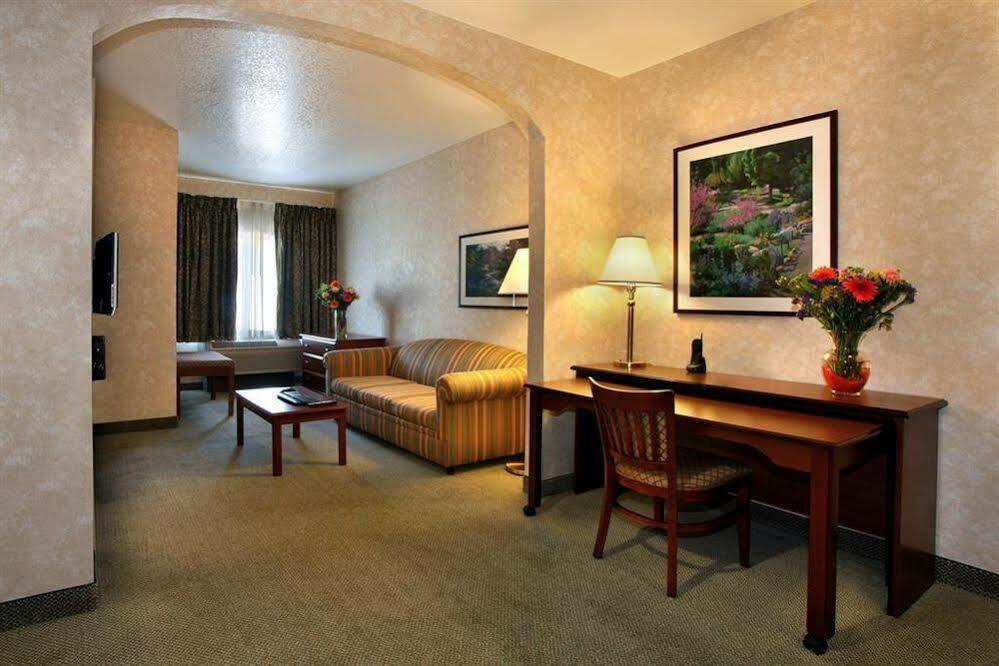 Express & - Forest, An Ihg Hotel 3*